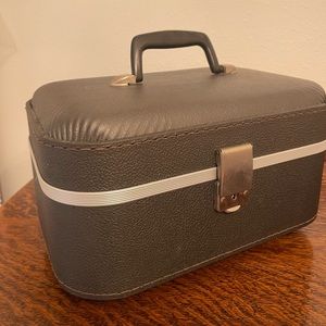 Vintage makeup case